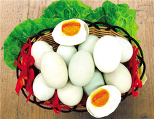 新一代席上佳肴：“流沙”咸鸭蛋和蛋中宝玉鸽蛋