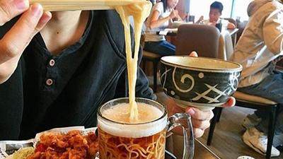 加拿大一家日本餐厅推出“啤酒拉面” 创意十足