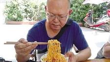 重庆“面痴”30年吃遍全国1000家面馆，成为《舌尖》向导
