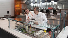 未来餐厅该如何优雅的服务顾客？