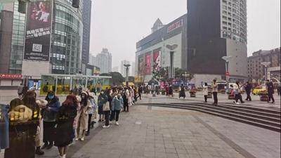 王俊凱奶茶店分店開業 周邊產品銷售近10萬件