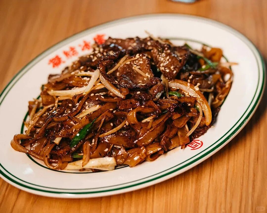 陈冠希开餐厅？潮牌配猪扒饭，“凝结冰室”闯入茶餐厅赛道
