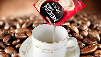 南京“10元咖啡阿姨”走红 营养专家：速溶咖啡不宜过量饮用