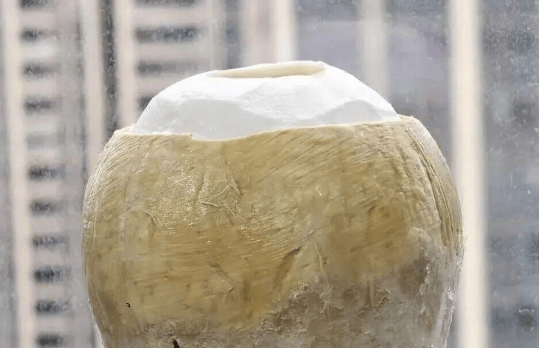 紫色“椰子蛋”引热议：餐饮创新莫让体验成“短板”