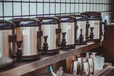 一天拆三家店，茶咖设备回收商快忙不过来了