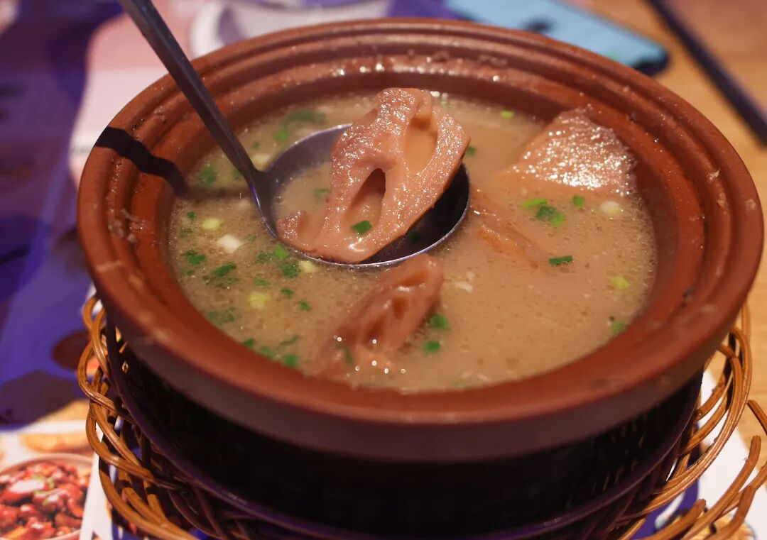 等位5小时、排队上千桌，这家湖北菜火了！