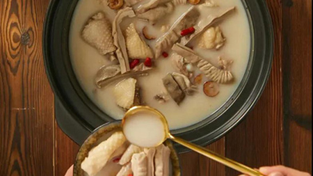 賽道“冰火兩重天”，撈王上市能否用“清湯”破局？