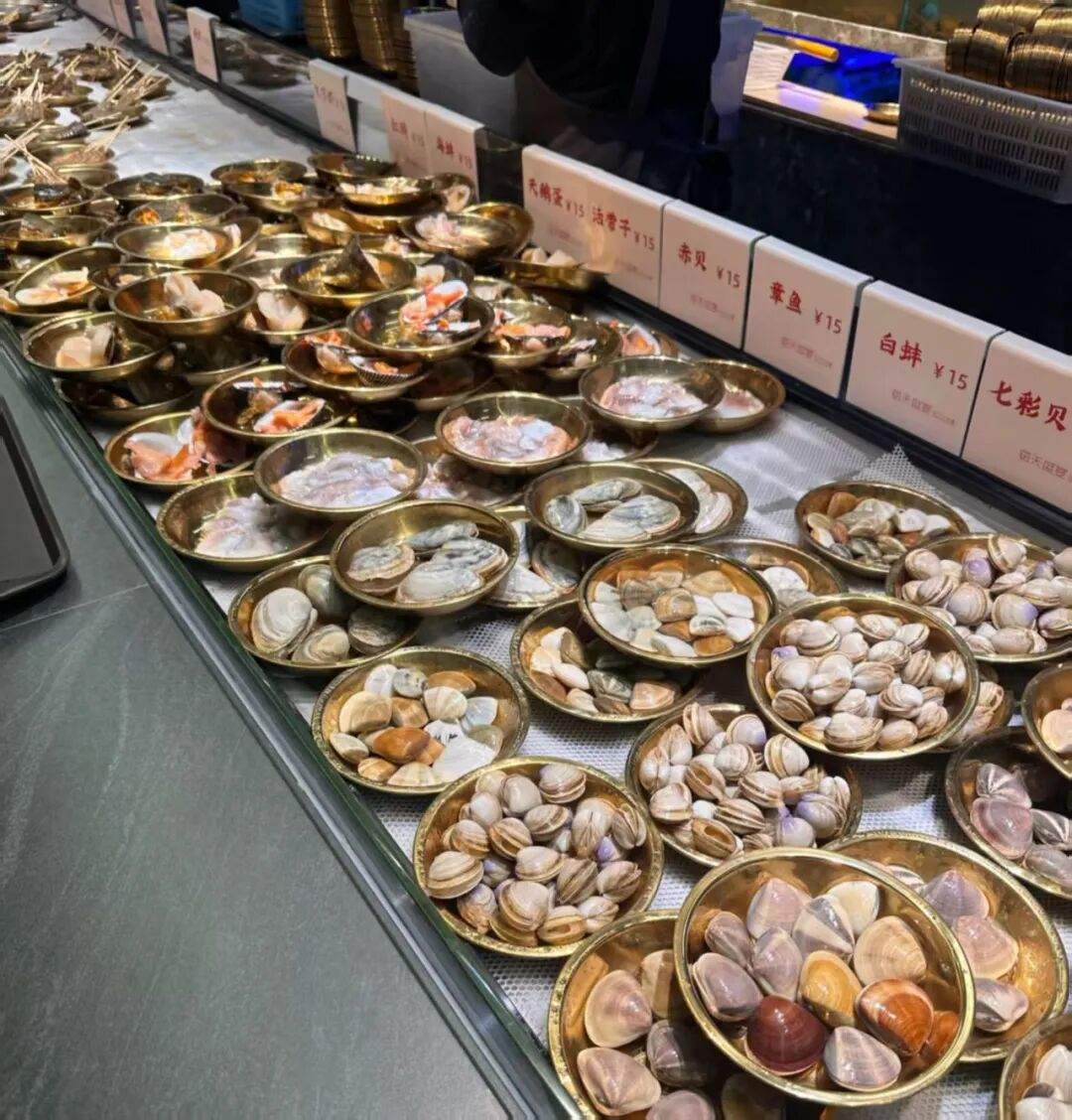 高端海鲜自助，集体降价自救
