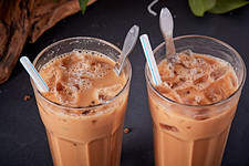 “哪吒仙饮”黑红出圈：“撞脸”哪吒，号称“宝妈副业优选”，总部展示店已清退