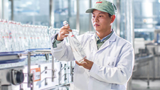 农夫山泉成立饮料研究公司，注册资本1000万