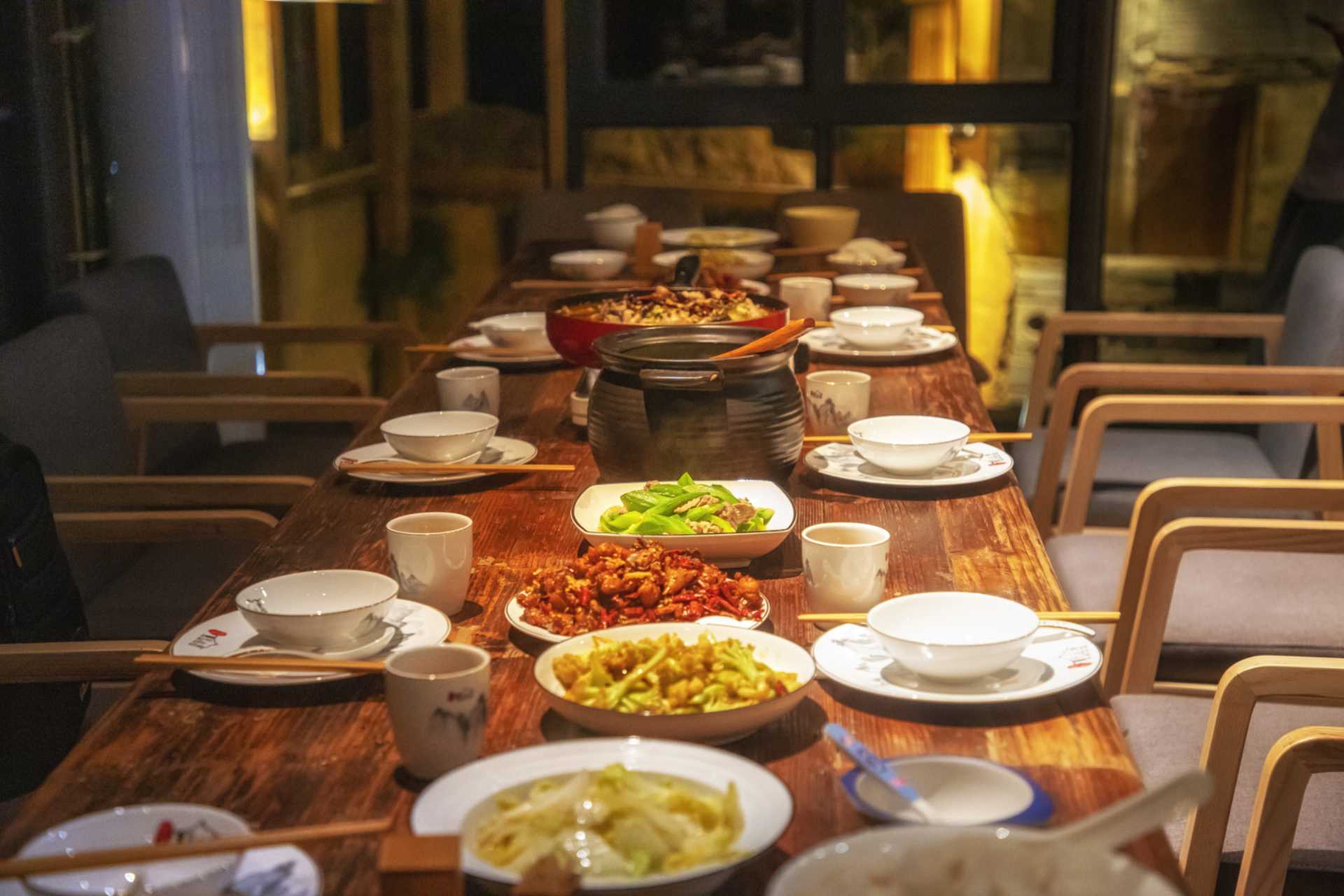 米其林老牌酒楼陶然轩门店全关；济南一临街餐饮店突发爆炸