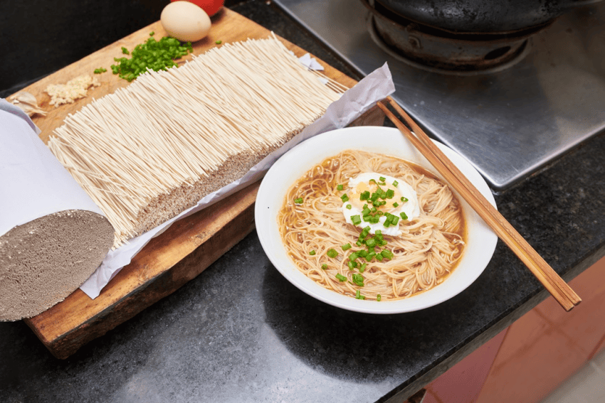 “掛面第一股”，也要下場開餐飲店了