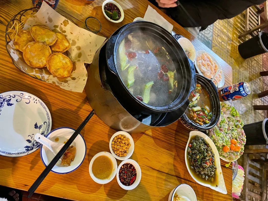 莫氏鸡煲珠海分店开业；成都约400家茶楼遭“无证泡茶”集中举报索赔