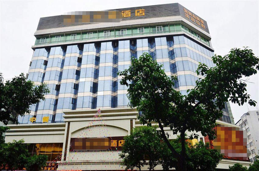 惠州一酒店楼顶重物坠落致1死3伤，官方通报