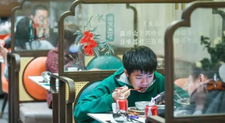 广州餐饮商家鏖战春节消费旺季 2万家餐厅“春节堂食不打烊”