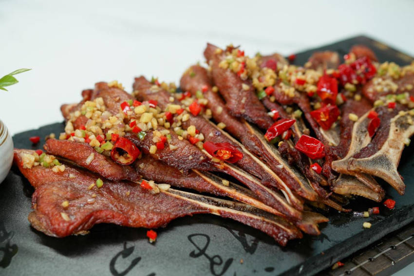 然进手抓扇子骨：一款满足大口吃肉的畅快之选