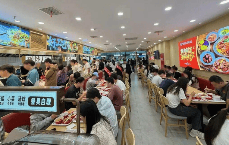 Lavazza香港门店增至五家；七分甜与演员赵露思关联方合资成立餐饮管理公司