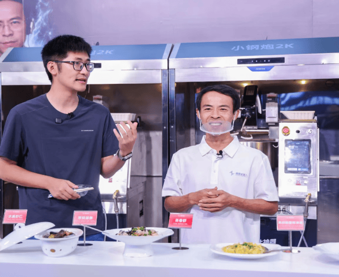 橡鹿发布3K视觉AI炒菜机器人