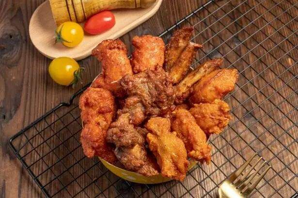 年轻人不愿干的后厨炸鸡岗，被90后清华博士盯上，融了3个亿