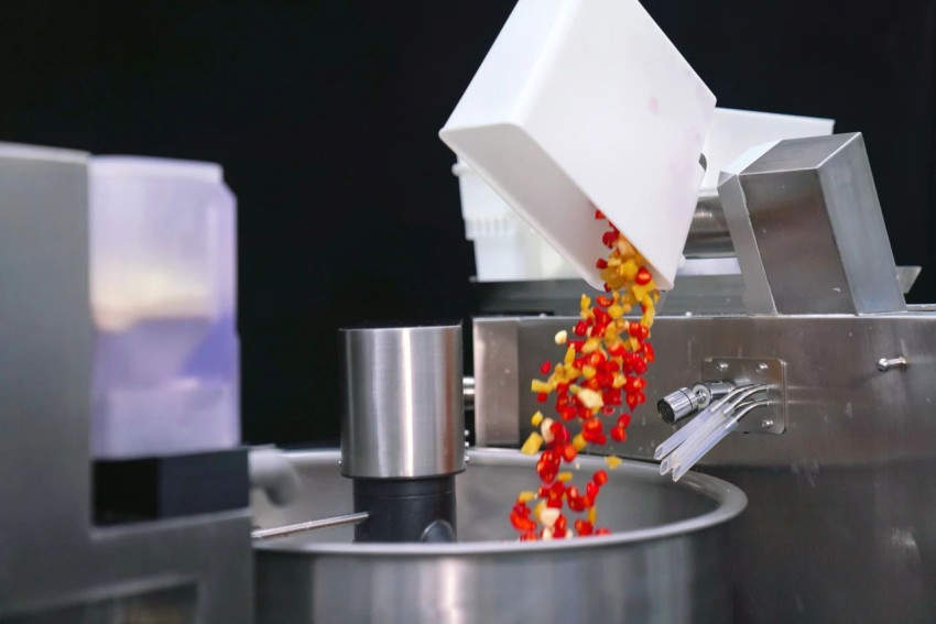 《餐饮AI炒菜机器人研究报告2026》发布：后厨革命， AI炒菜机器人驱动餐饮生态重构