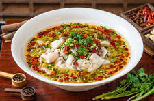 麻六記“瘦身”記：川菜館的“漂亮飯”實驗，汪小菲能跑通嗎？