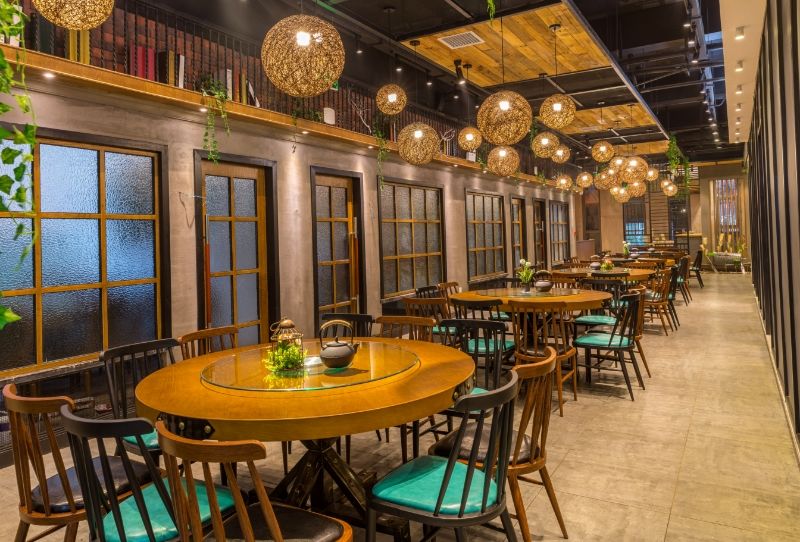 多家知名餐飲店遭仿冒；主廚小花兒因《一飯封神》豬扒飯爭議離職