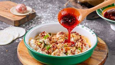 中国最大饺子馆，一夜惊醒