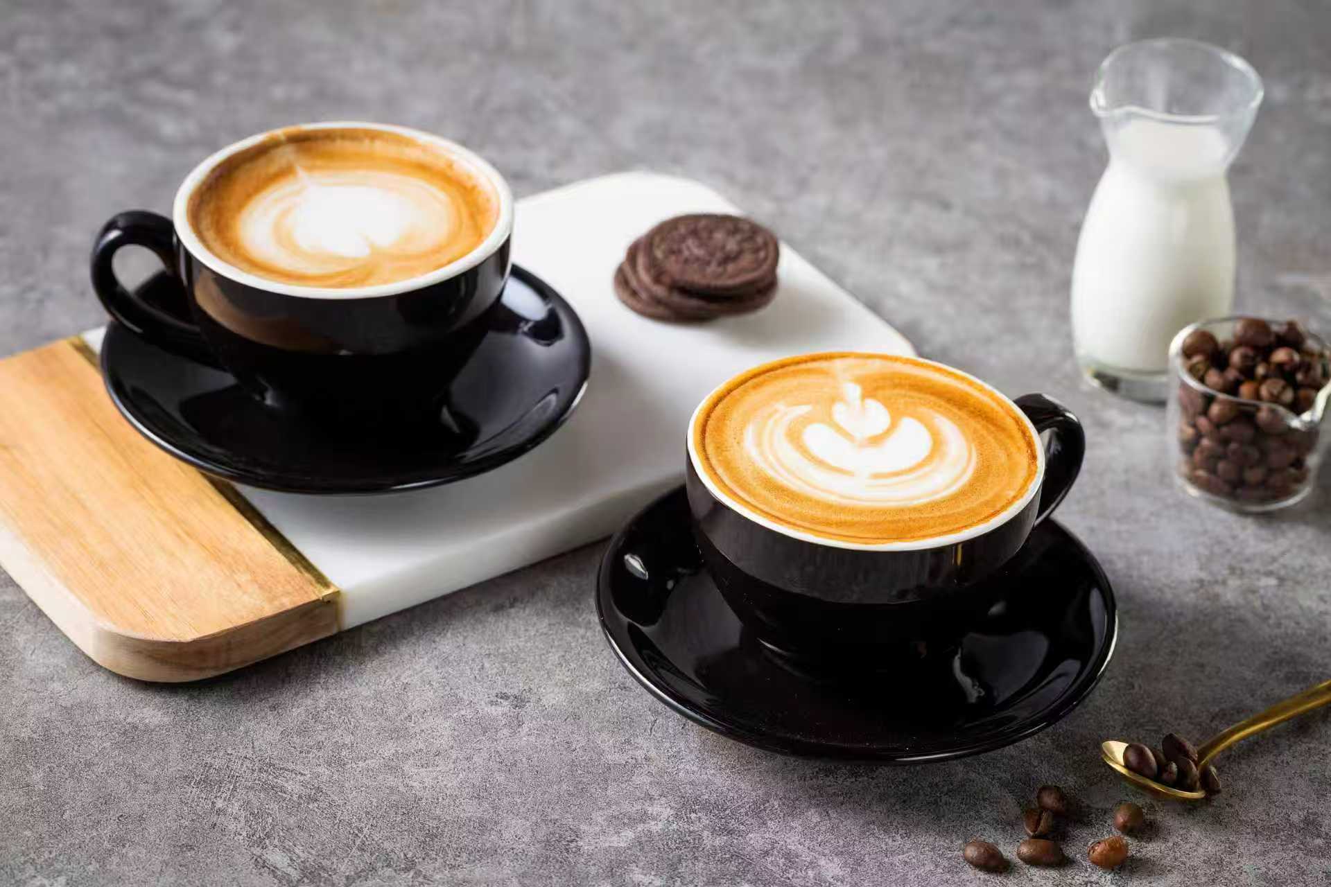 奶茶和咖啡互相“抄作業(yè)”：加盟商賺錢越來越難，產(chǎn)品創(chuàng)新困在原料排列組合里