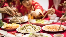 河南发布双节提示：尽量减少家庭宴席或外出聚集就餐