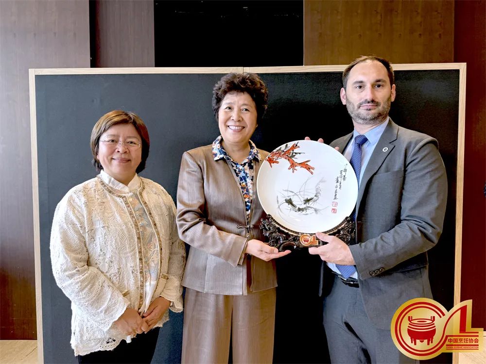 中國烹飪協(xié)會美食推廣團(tuán)訪問瑞士洛桑酒店管理學(xué)院