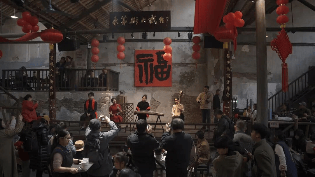 从“长者食堂”到“百元一日聚”，3亿新老人撑起餐饮新蓝海