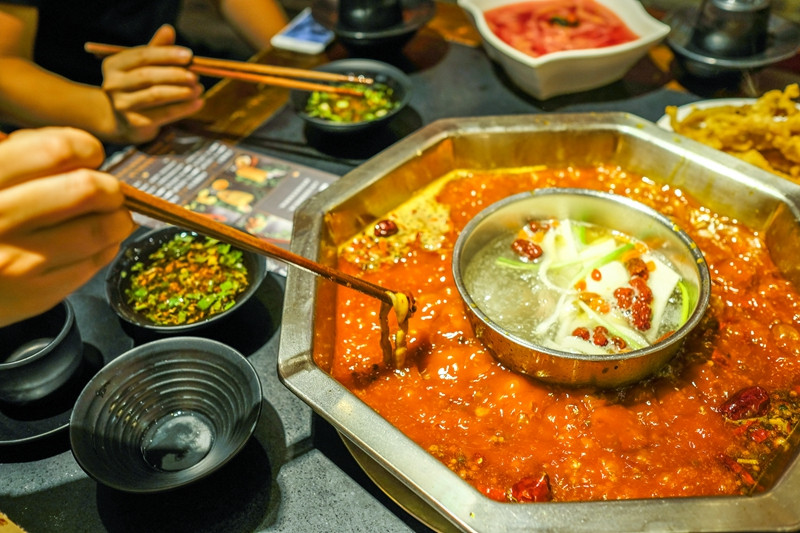 重庆餐饮收入增速超过全国平均水平
