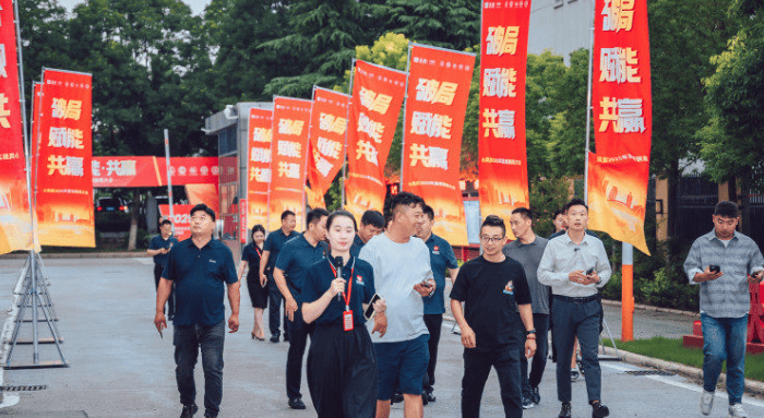 破局·赋能·共赢 小凤鲜2025年度经销商大会盛大召开
