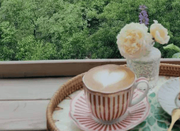 “秋天的第一杯奶茶”，流行到海外了