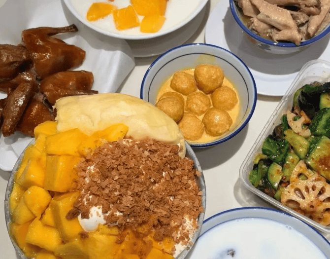 排队6小时、70平配60个员工，深圳出了家餐饮“神店”！