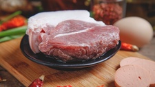 深圳一餐饮店使用不合格猪肉被罚1万元