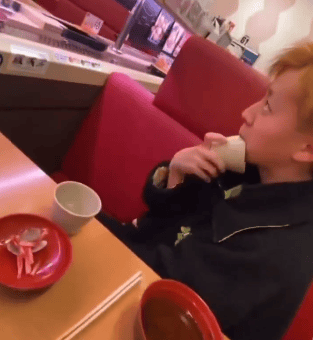 日本一男子“往寿司上抹唾液”，涉事连锁店称将追责