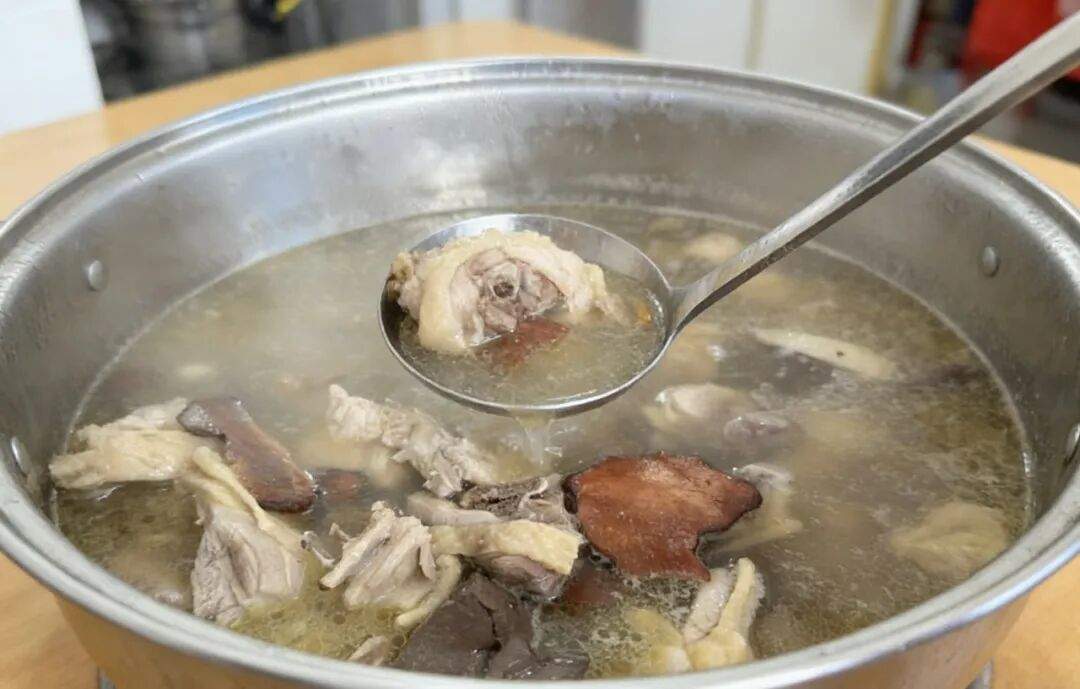 全网最不想火的老板，硬生生把餐饮供应链捧成最大赢家