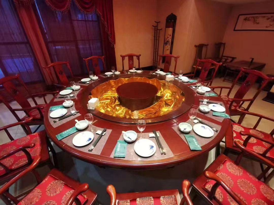 老牌酒樓扎堆賣快餐，釋放了什么信號？