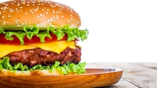 植物肉漢堡將成麥當勞永久產品？Beyond Meat股價一度飆升32%