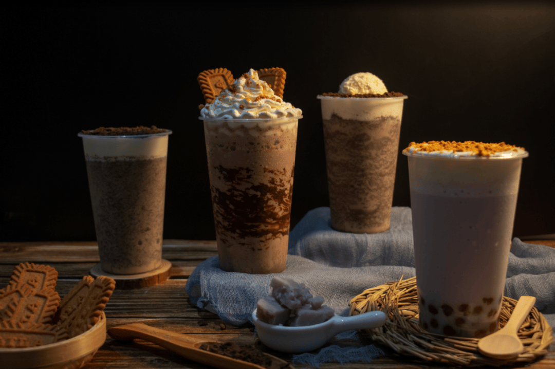 霸王茶姬、喜茶都在跟！年轻人正捧红一批“地域文旅奶茶”