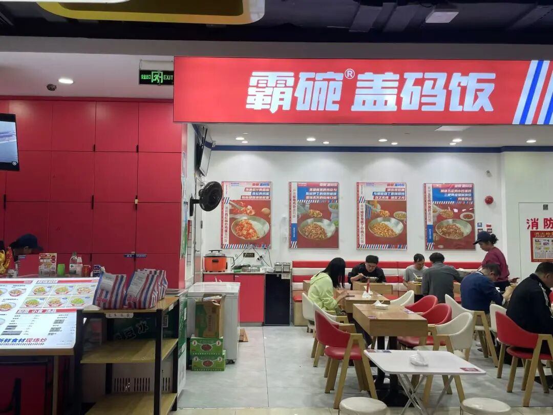 南城香們瘋狂加碼，中小餐飲老板卻在發(fā)愁：炒菜機(jī)真能救命？