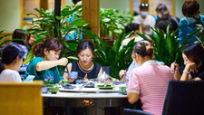 《粤港澳大湾区餐饮消费报告》发布：深圳餐饮本地消费额占比高达92%