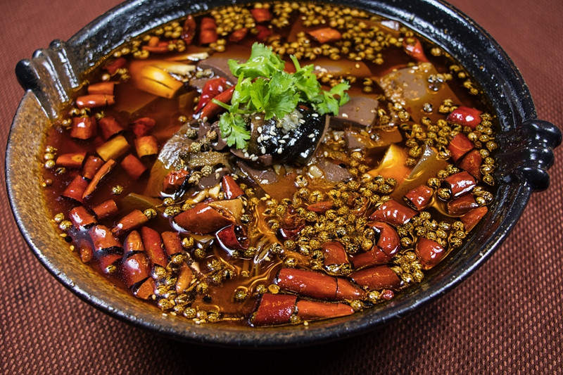 在北京，“阳康”们冲向餐饮店