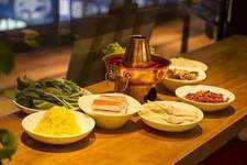 海底捞变“小”!年轻人正在把火锅吃成快餐