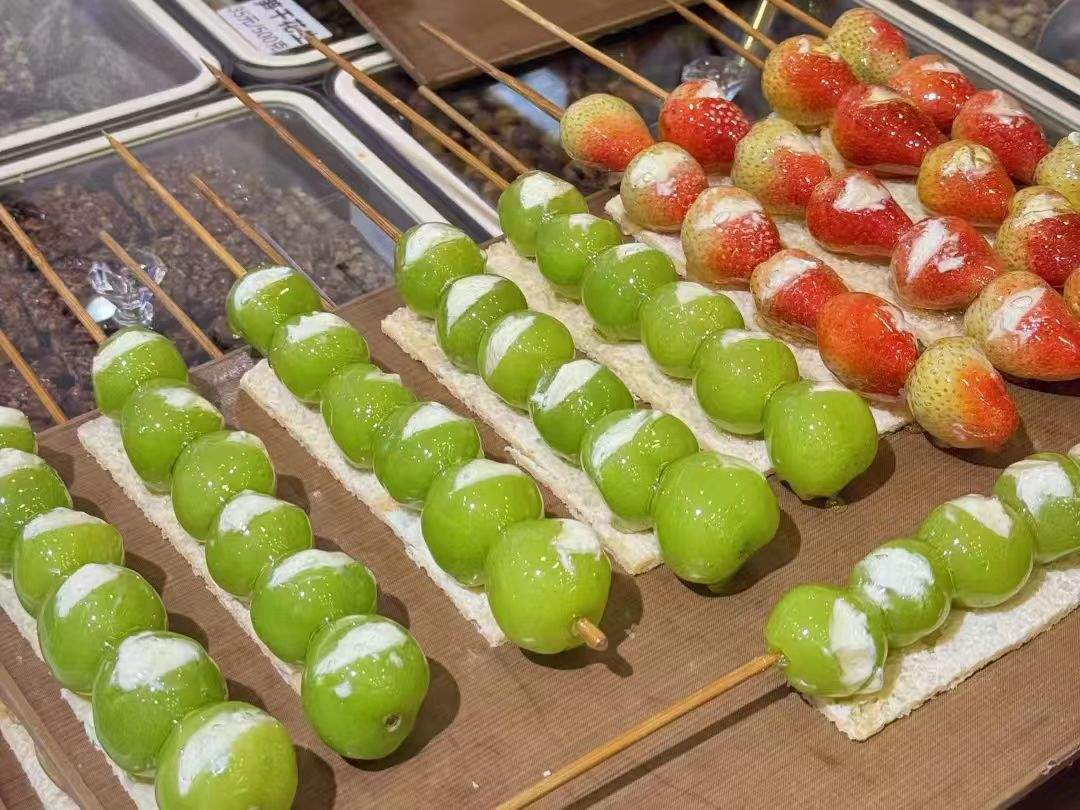 排队1小时，一串40元起，奶皮子糖葫芦成了“爱马仕”