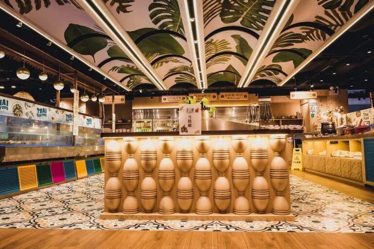 一边上市敲钟，一边老店结业，香港餐饮大换血？