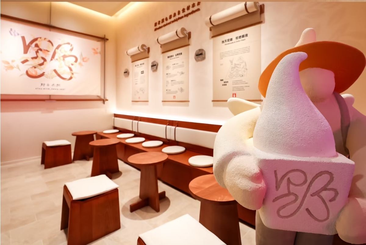 打卡、社交、卖周边……野人先生旗舰店开业！餐饮的尽头是“卖场景”