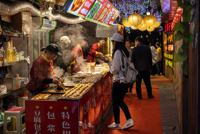 国家统计局：10月餐饮收入4952亿元，同比增长3.2%