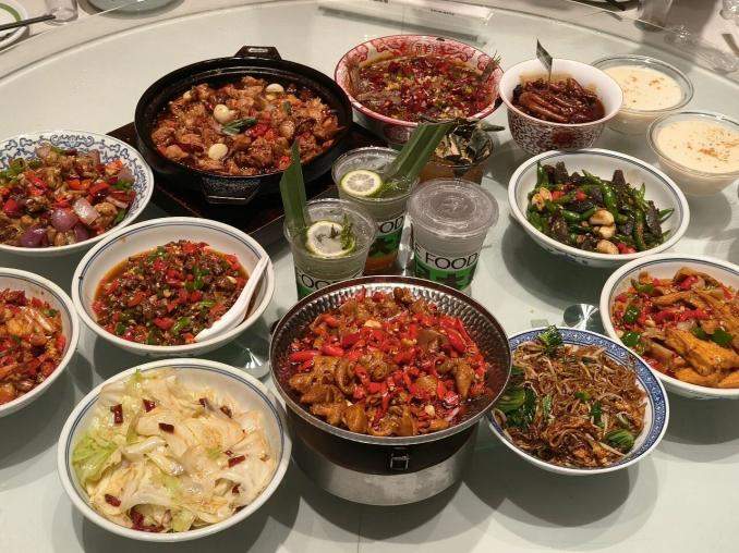 大排档攻进商场，批量复制“烟火气”